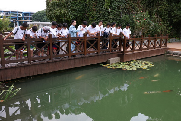 青海泽库县西卜沙中心小学16名师生来扬子石化参加研学活动--李树鹏 摄影  (3).jpg